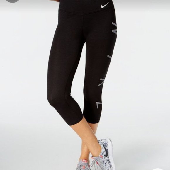 Nike Dri Fit Capri Leggings Black Women's XS White Logo - Picture 1 of 8